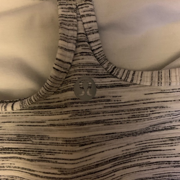 Lululemon - Picture 3 of 3